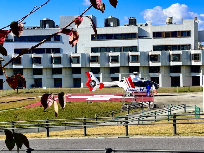 ドクターヘリ出動！ 愛知医科大学病院 ヘリポートにて【長久手